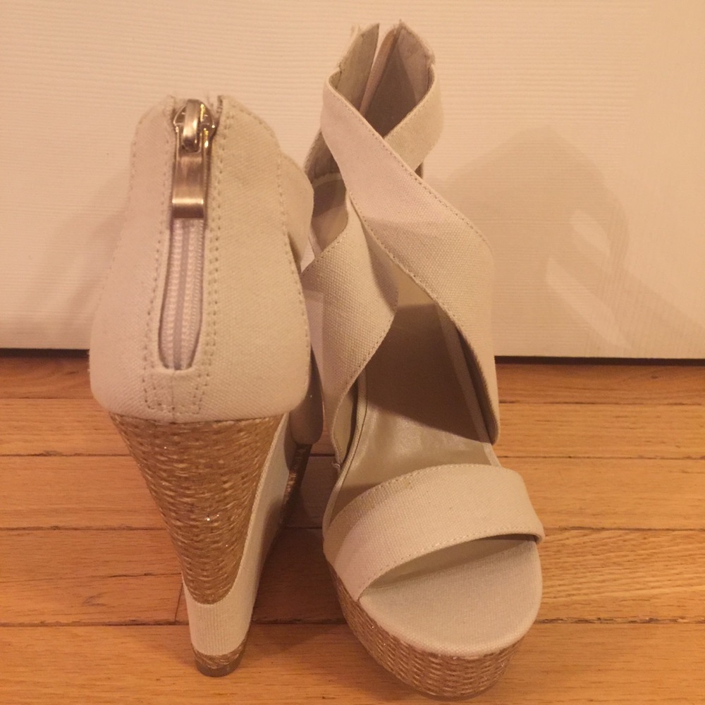 JustFab Belfast cream &tan zipper back wedges NWOT size 8 1/2 - Picture 5 of 8